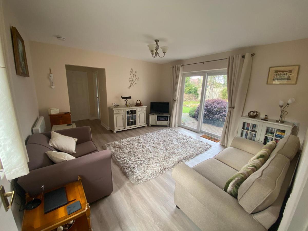 Entire Guest House, In Pewsey Vale, Wiltshire Manningford Abbots Bagian luar foto