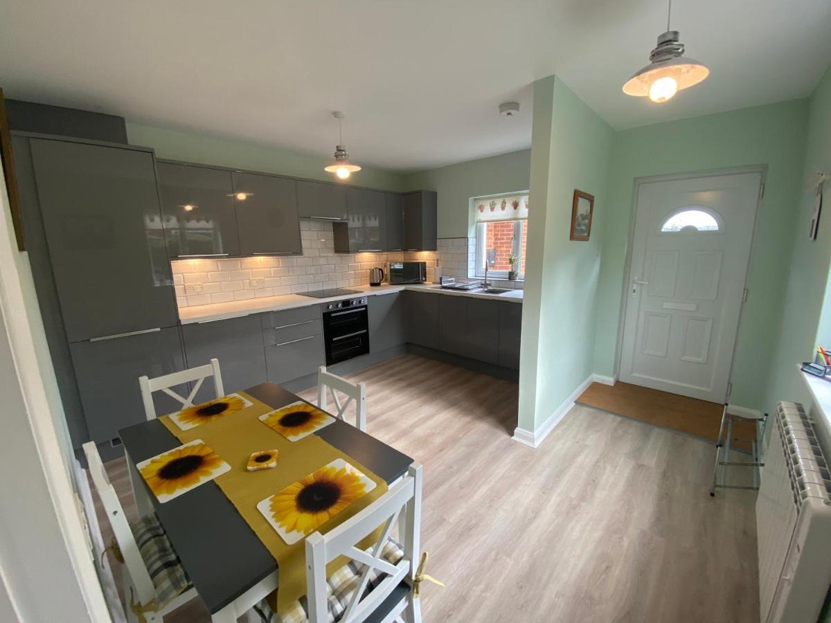 Entire Guest House, In Pewsey Vale, Wiltshire Manningford Abbots Bagian luar foto