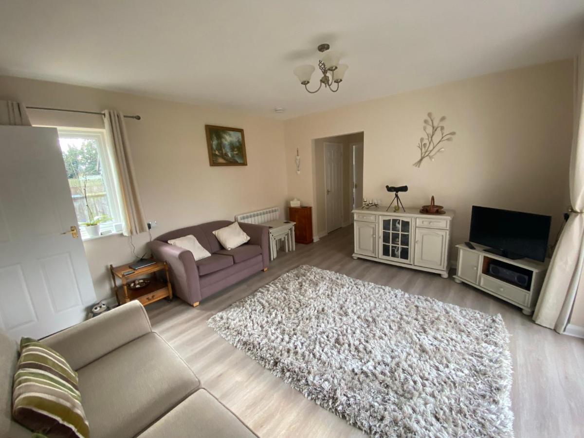 Entire Guest House, In Pewsey Vale, Wiltshire Manningford Abbots Bagian luar foto